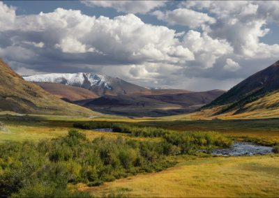 Dramatic,Desert,Steppe,River,Valley,On,A,Highland,Mountain,Plateau